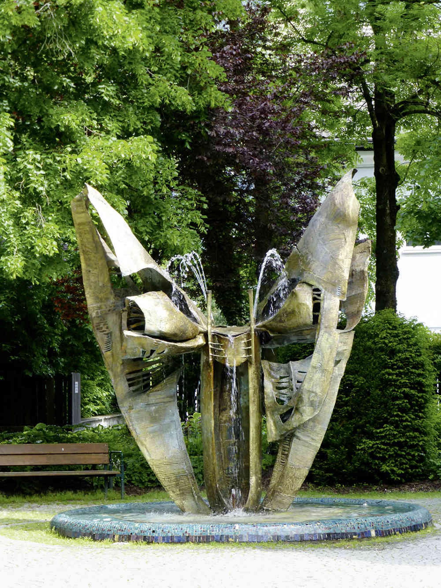 Leonard Lorenz: Schmetterlingsbrunnen, Lienz
1992
400 × 350 cm
bronze